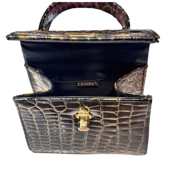 Tenri’s Vintage Women’s Croc-Embossed Handbag w/ Gold Hardware & Handle - Picture 8 of 12